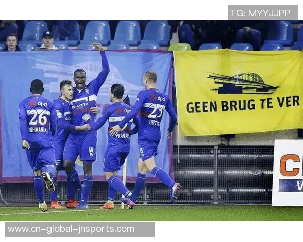 西悉尼流浪者与阿德莱德激战正酣赛况分析与精彩瞬间回顾